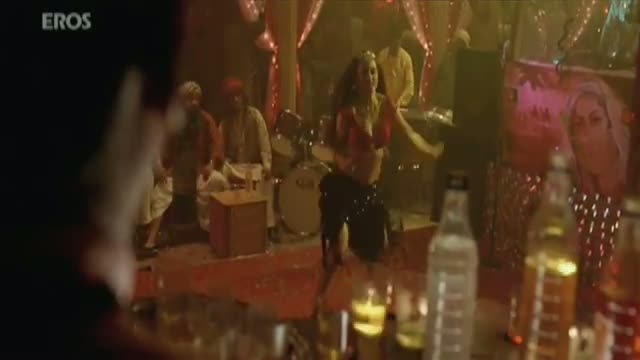 Watch Laila song - From the movie - Chalo Dilli Video