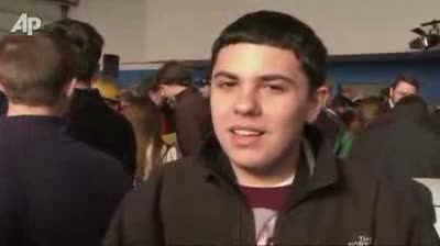 Watch Ron Paul, Supporters Arrive in N.H. Video