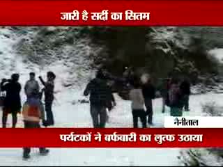 Watch Tourists enjoy snowfall in Nainital Video