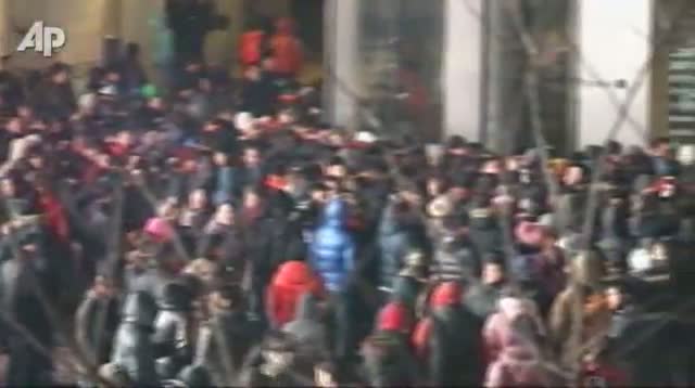 Watch Eggs Thrown at Apple Store in China Video
