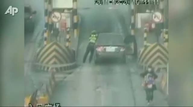 Watch Dramatic Carjacking in China Video