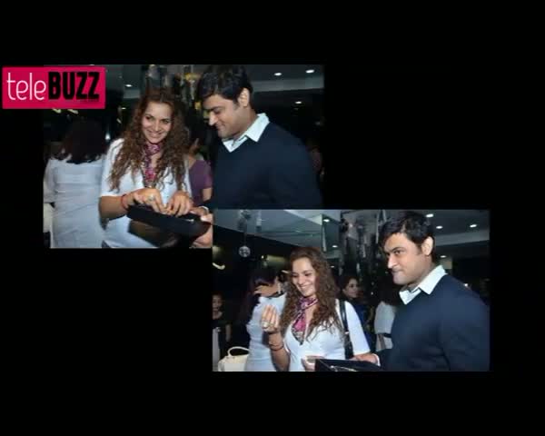 Watch Shweta Kawatra Spotted PREGNANT Video