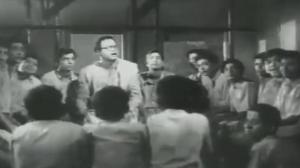 Watch Aao Bachcho Tumhe Dikhaye - Jagriti (1954) - Hindi Patriotic Song Video