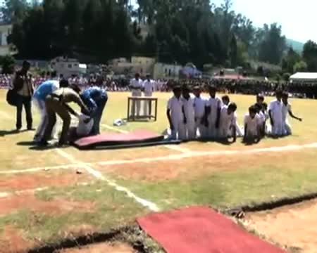 Watch Policeman dies while performing acrobatics Video