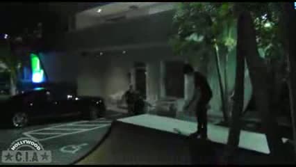 Watch Justin Bieber impresses the girls with his skateboarding skills Video
