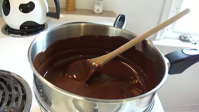 Watch How to make Cake Pops Video