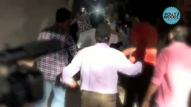 Watch Bollywood Goes Voting At Mumbai Elections 2012 Video