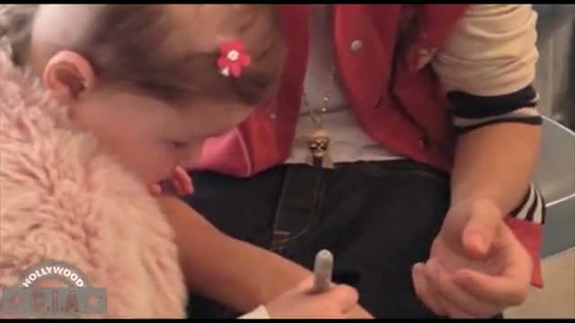 Watch Justin Bieber spotted with a 6 year old Video