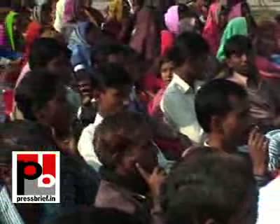 Watch If you want to avail the proper benefits of the Central Government in Uttar Pradesh you should have a Congress government in U.P said Congress General Secretary Rahul Gandhi. He was addressing an election rally at Pratapgarh as part of his campaign for th Video
