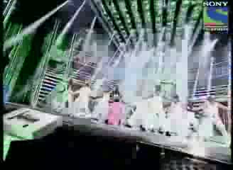 Watch Kareena Kapoor's Sizzling Performance Video