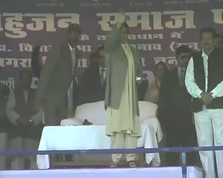 Watch Rahul roars in Mulayam's den Video