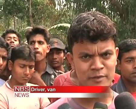 Watch Guwahati Arms recovered from smashed car Video
