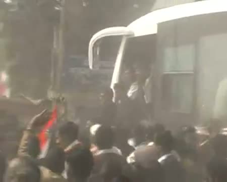 Watch Rahul Gandhi woos voters through roadshow in Aligarh Video