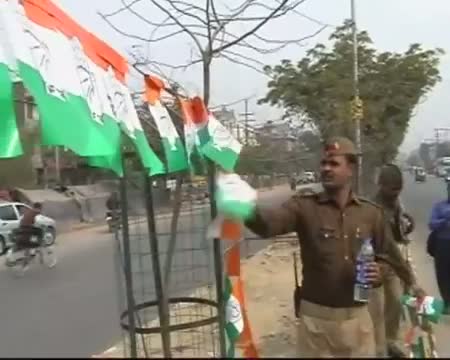 Watch Noida Authority tears off Rahul posters Video