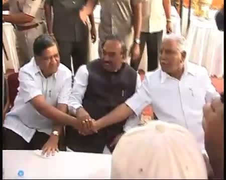 Watch Nitin Gadkari tries to end Karnataka power struggle Video