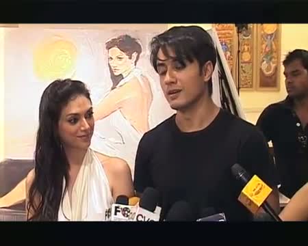 Watch Ali Zafar paints Aditi Rao on canvas Video