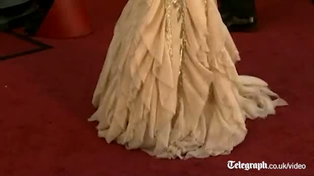 Watch Oscars 2012 - Angelina Jolie smolders on Oscars red carpet as stars turn out for Hollywood awards Video