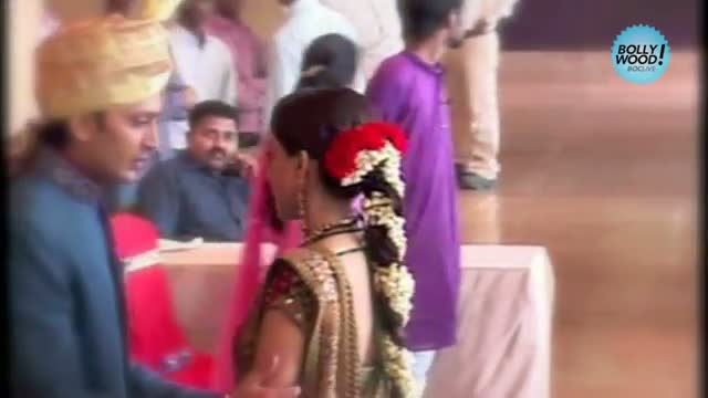 Watch Genelia D'Souza & Riteish Deshmukh Rock Brother's Wedding! Video