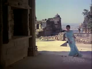 Watch Aaj Phir Jeene Ki Tamanna Hai Song -  Guide (1965) - Lata Mangeshkar Video