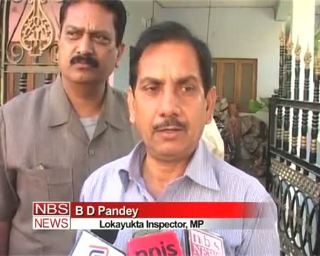Watch Lokayukta raids police official residence in Indore Video