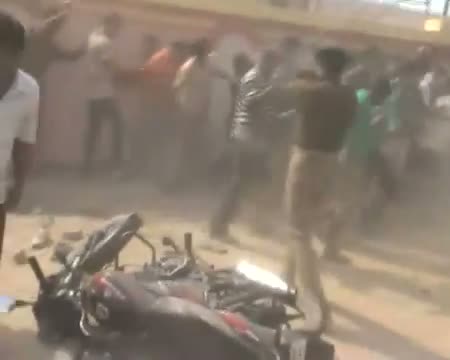 Watch Patna Police charges baton on Kabbadi fans Video
