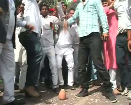 Watch UP polls Elephant gives way to Cycle, SP lead Video