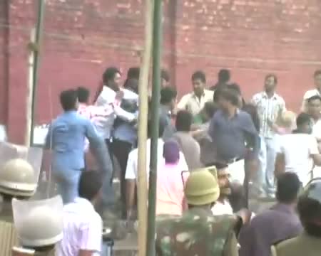 Watch SP workers attack journalists in UP Video