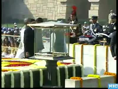 Watch PM at Rajghat Delhi on January 30, 2012. Video