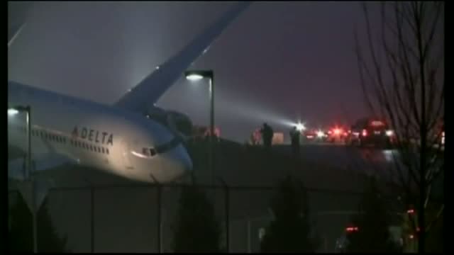 Watch Plane rolls off runway in Atlanta Video