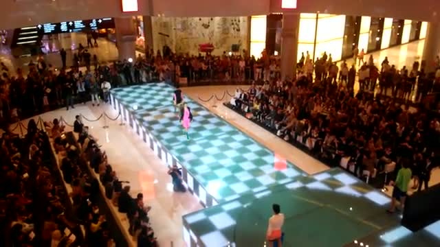 Watch Bloomingdales Dubai SS 2012 fashion show Video