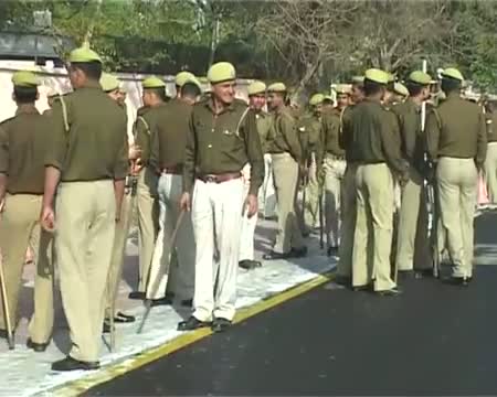Watch Akhilesh's oath ceremony A dud affair Video