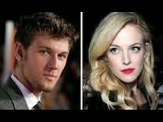 Watch Elvis's Eldest Granddaughter Finds Love Stop The Presses video Video