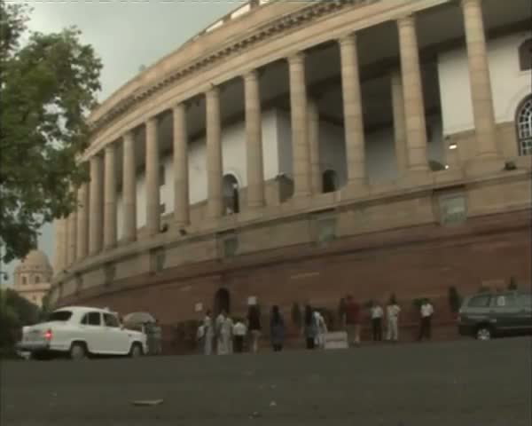 Watch SP not joining UPA, says Mulayam Singh Video