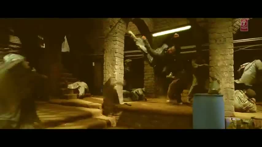 Watch Dil Mera Muft Ka Remix song - Agent Vinod Feat. Kareena Kapoor  Video