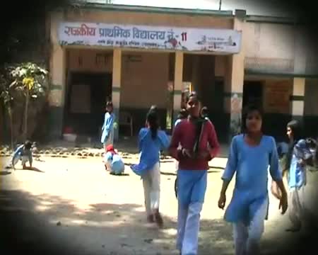 Watch Student forced to work like labourers in Roorkee Video
