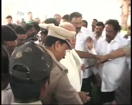 Watch Gowda and Yeddyurappa meet BJP leaders to back their claims Video