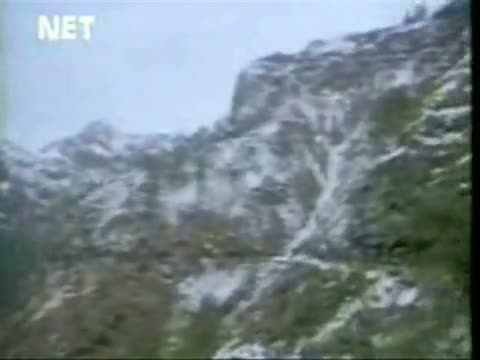 Watch chalo bulawa aaya hain maata ne bulaya hain BY  Asha Bhosle, Chanchal, Mahendra Kapoor FROM THE MOVIE Avtaar Video