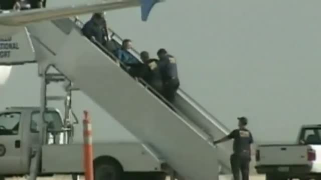 Watch JetBlue pilot restrained on flight from New York to Las Vegas Video