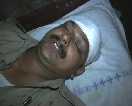 Watch Gundaraj in UP Policemen attacked in Fatehpur Video