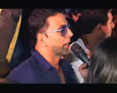 Watch Housefull stars day out in hot air balloon Video