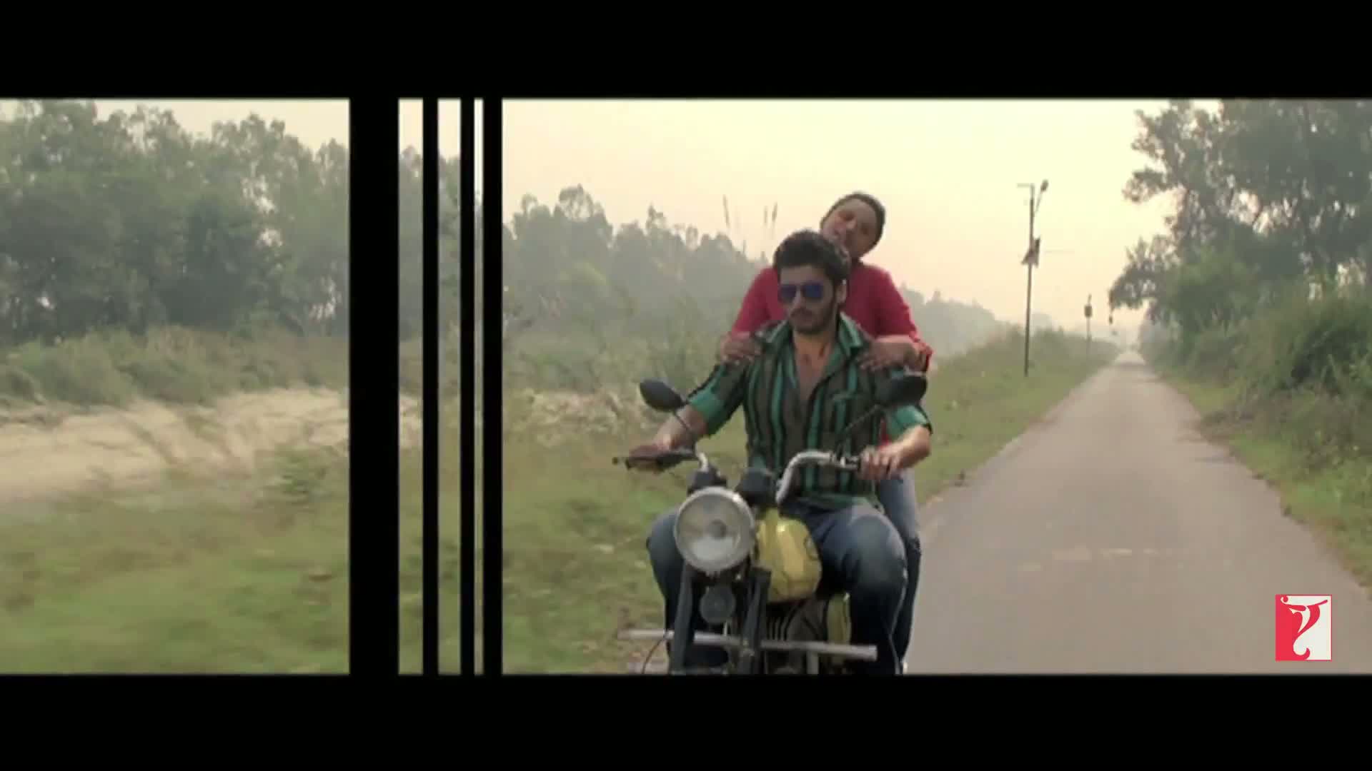 Watch Aafaton Ke Parinde Song - Ishaqzaade Feat.Parineeti Chopra Video