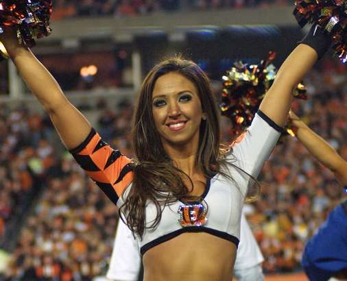 Watch Sarah Jones Case: Bengals Cheerleader Pleads Not Guilty To $ex With Student Video