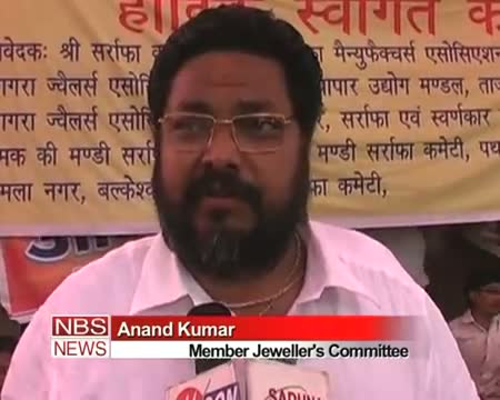 Watch Jewellers turn green grocers in Agra Video