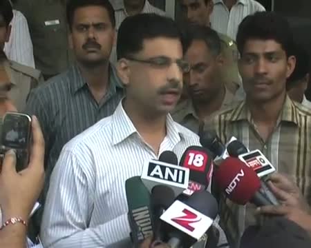 Watch Maid assault accused doctor duo in police custody Video