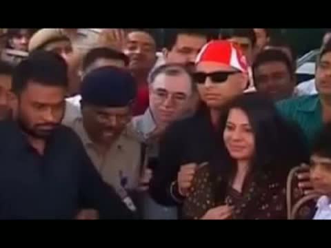 Watch Yuvraj Singh Back In India After Cancer Treatment (On 2012-04-09)  First Visuals Of Welcoming The Hero Video