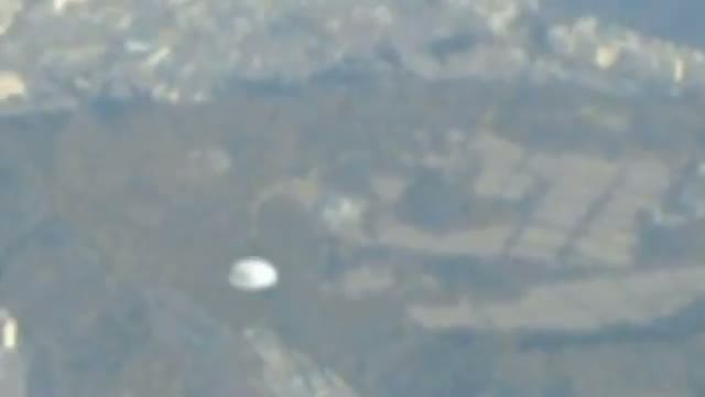 Watch UFO Caught From Airplane - Seoul, South Korea - April 07, 2012 Video