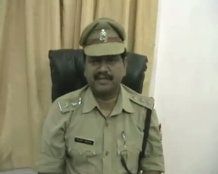Watch Police nabs smuggler with coins worth Rs 1 8 Lac Video