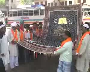 Watch A 'Chadar' of Hindu Muslim integrity Video