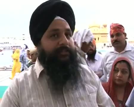 Watch Sikhs throng Golden Temple on Baisakhi Video