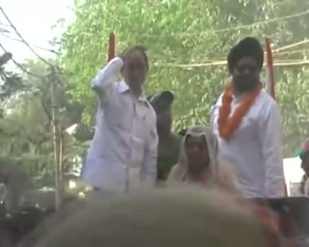Watch Virender Sehwag campaigns for sister in MCD polls Video